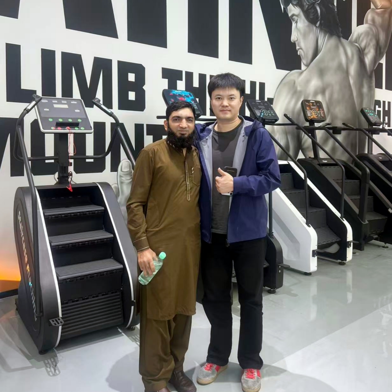 yingruis Fitness Equipment Technology Co., Ltd. သည် Pakistani Customer များအတွက် Curved Treadmills 30 ကို အောင်မြင်စွာ ပြီးမြောက်အောင်မြင်ခဲ့ပါသည်။